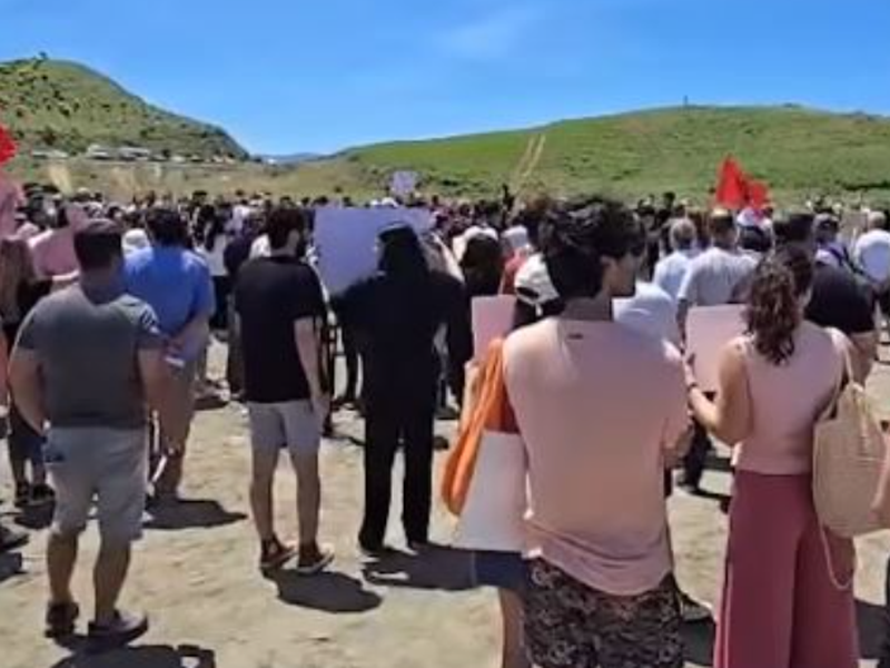 Protest&euml; edhe n&euml; Zv&euml;rnec, qytetar&euml;t me pankarta
