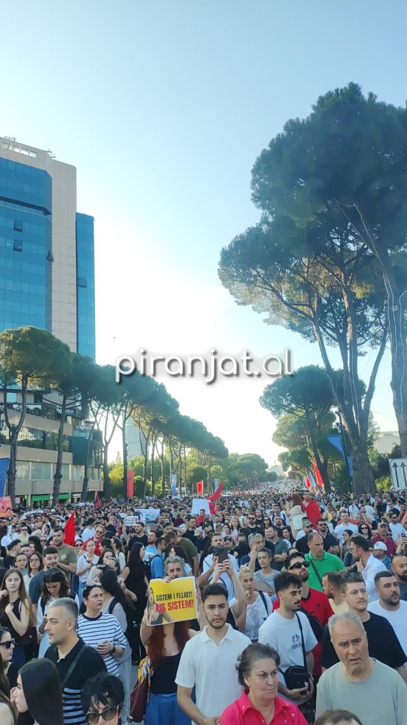 &ldquo;Nuk e l&euml;shojm&euml; sheshin&rdquo;! Paralajm&euml;rim i fort&euml;