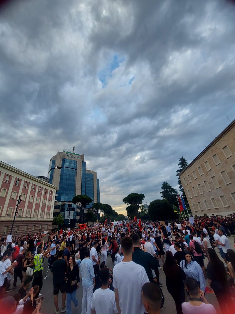 &ldquo;Shqip&euml;ria e shqiptar&euml;ve&rdquo;/ Protestuesit i shkojn&euml; te