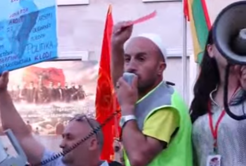 &ldquo;Jo provokimet, ruani durimin&rdquo;/ Protesta p&euml;r Zv&euml;rnecin,