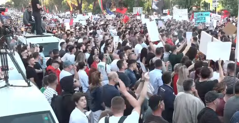 "Ruani qet&euml;sin&euml;, Ram&euml;n ta zhdukim me t&euml;
