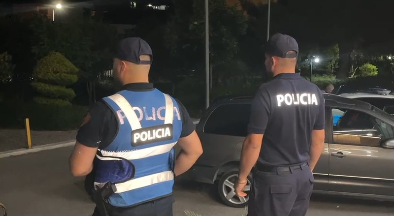T&euml; sht&euml;na me arm&euml; zjarri n&euml; Vlor&euml;, nj&euml; person
