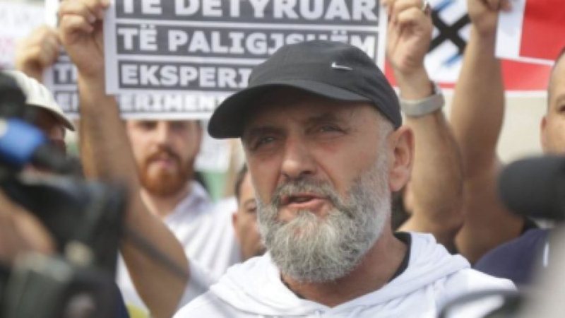 "Nuk ishim kaq t&euml; zgjuar si ju sot"/ Alfred Cako i bashkohet
