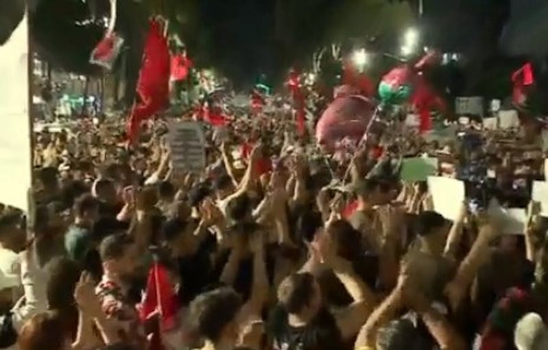 Protesta zhvendoset te Sheshi Sk&euml;nderbej pas rreth 4 or&euml;sh