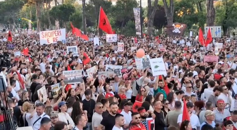 VIDEO/ 'O Erion o legen, prite Ram&euml;n se po vjen!'/ Qytetar&euml;t