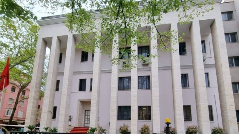 EMRAT/ Gjykata kthen p&euml;r rigjykim dosjen e tenderit 28 milion&euml; euro