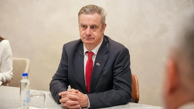 Britania paralajm&euml;ron Kosov&euml;n: Bllokada rrezikon mb&euml;shtetjen