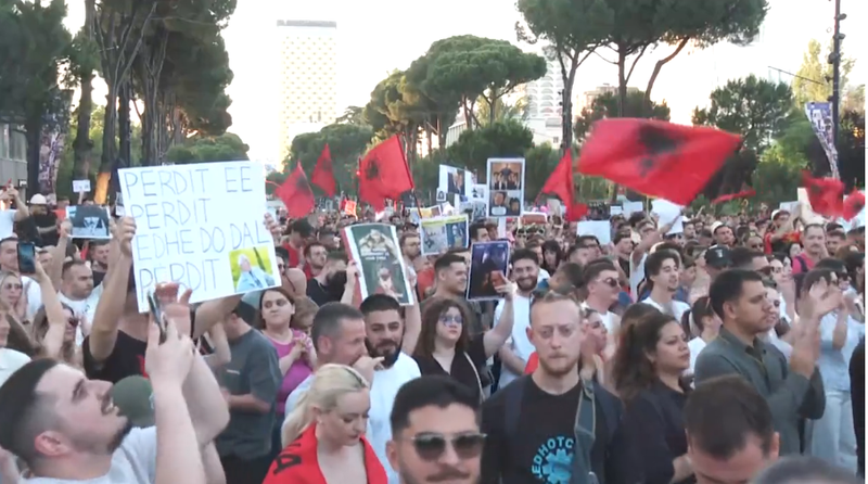 &ldquo;Bes&euml;lidhja e Tiran&euml;s 2026&rdquo;/ Nga sheshi i