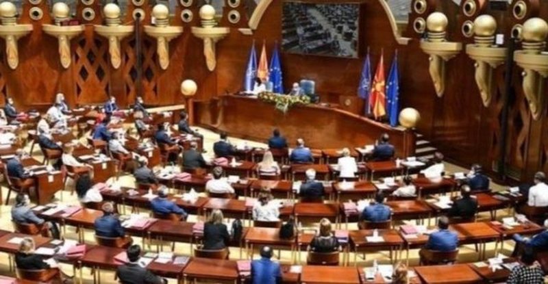 P&euml;rplasje n&euml; kuvendin e RMV p&euml;r gjuh&euml;n shqipe/ Debate mes