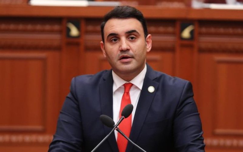 K&euml;lli&ccedil;i akuza Ulsi Manj&euml;s: Je b&euml;r&euml; i njohur p&euml;r