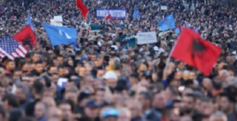 Zgjerohet protesta/ Qytetar&euml;t n&euml; Tropoj&euml; protestojn&euml; sot