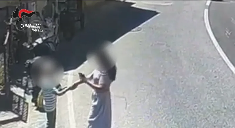 I maskuar si grua, i zhvat mij&euml;ra euro dhe bizhuterit&euml; nj&euml;
