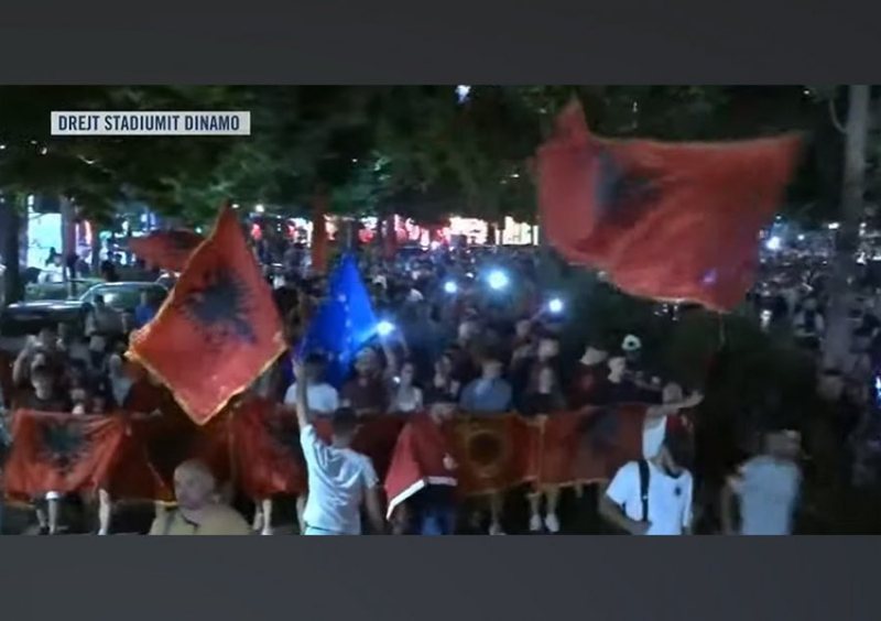&lsquo;Rama, t&euml; erdhi fundi&rsquo; - Tirana n&euml; k&euml;mb&euml;. Vijon