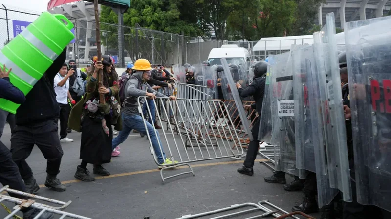 VIDEO- Kupa e Bot&euml;s 2026/ Incidente dhe p&euml;rleshje midis protestuesve
