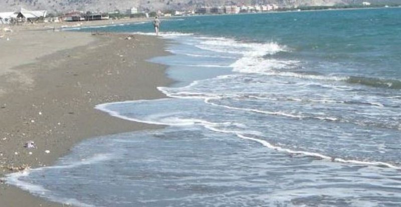 E r&euml;nd&euml; n&euml; plazhin e Velipoj&euml;s, pushuesi humb jet&euml;n