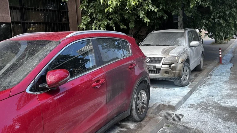 Nj&euml; automjeti me targa diplomatike bullgare i vihet zjarri n&euml; Shkup,