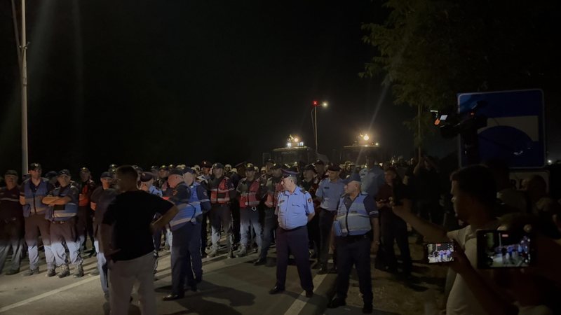 Protesta e qytetar&euml;ve n&euml; Rinas, policia nis procedimet ndaj