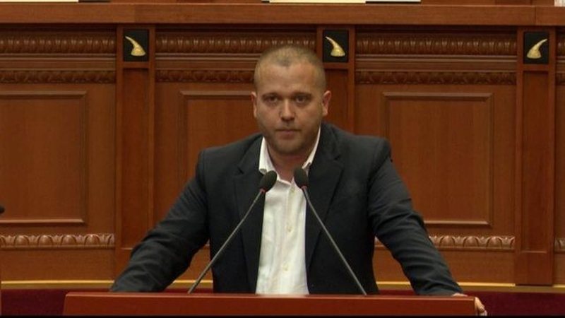 Ardit Bido akuzon Redi Mu&ccedil;in e L&euml;vizjes Bashk&euml;: Familja jote