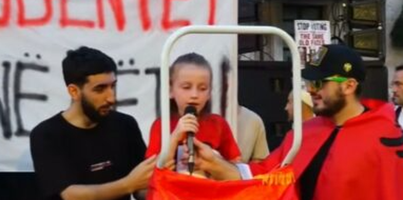 Vog&euml;lushja thirrje nga protesta para Kryeministris&euml;: Rama jepe