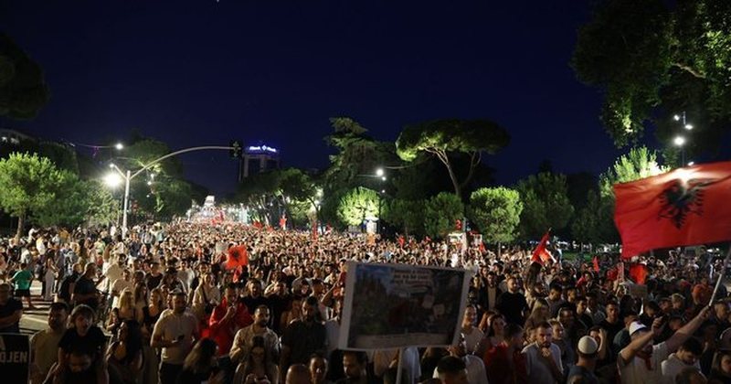 "Protestat e t&euml; rinjve po b&euml;jn&euml; nervoz Ram&euml;n"/ The