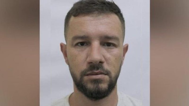 "Do e gjenim me an&euml; t&euml; policit"/ Artan Tafani rr&euml;fen