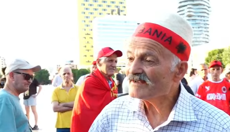"Nuk ka m&euml; rini n&euml; veri"/ Protestuesi: Ne pension qesharak,