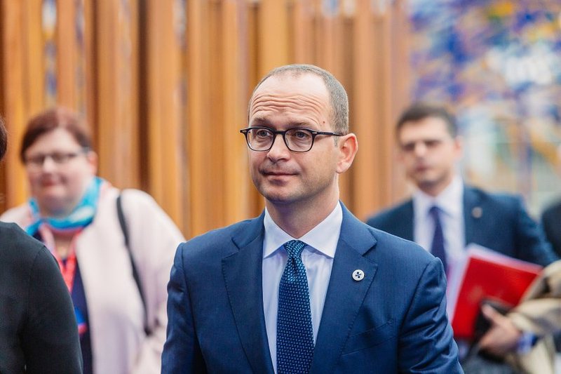 &ldquo;Ajka e kombit&rdquo;/ Krah protestuesve, Ditmir Bushati mesazh t&euml;