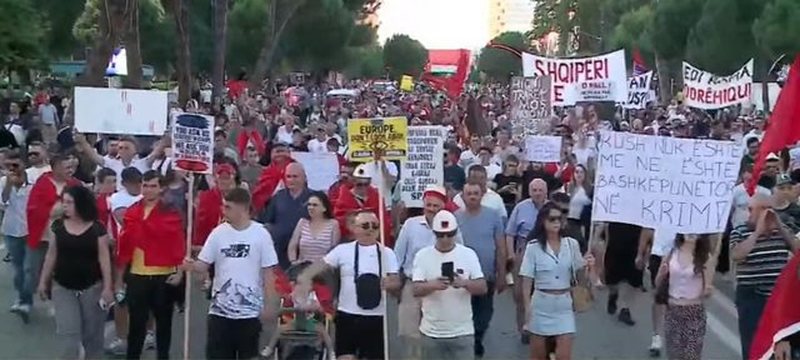 Dita e 18-t&euml; e protest&euml;s, qytetar&euml;t nisen drejt