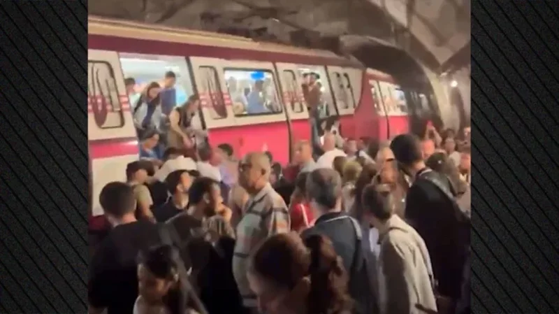 Treni del nga shinat n&euml; Stamboll, tre persona t&euml; plagosur