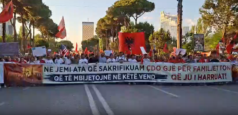 Protestuesi para Kryeministris&euml;: Rama do t&rsquo;i l&euml;sh t&euml;