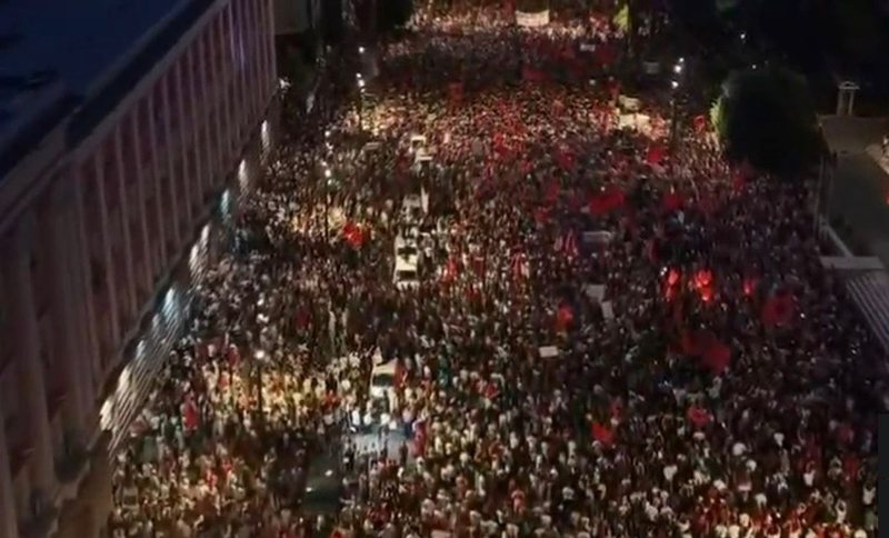 &lsquo;Det&rsquo; protestuesish p&euml;r largimin e Ram&euml;s: Zyrtarisht
