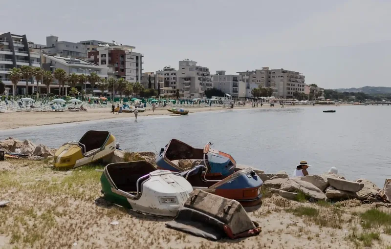 Tragjedi n&euml; bregdetin e Durr&euml;sit, humb jet&euml;n 11-vje&ccedil;ari