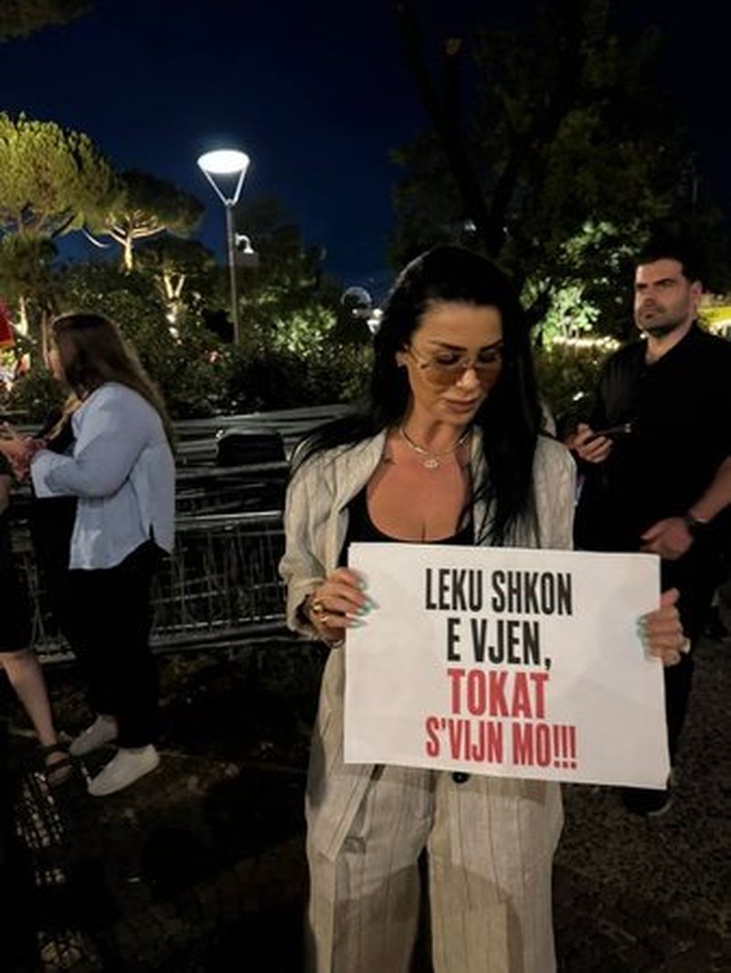 Jonida Maliqi mb&euml;shtet protest&euml;n n&euml; Tiran&euml;: Nuk