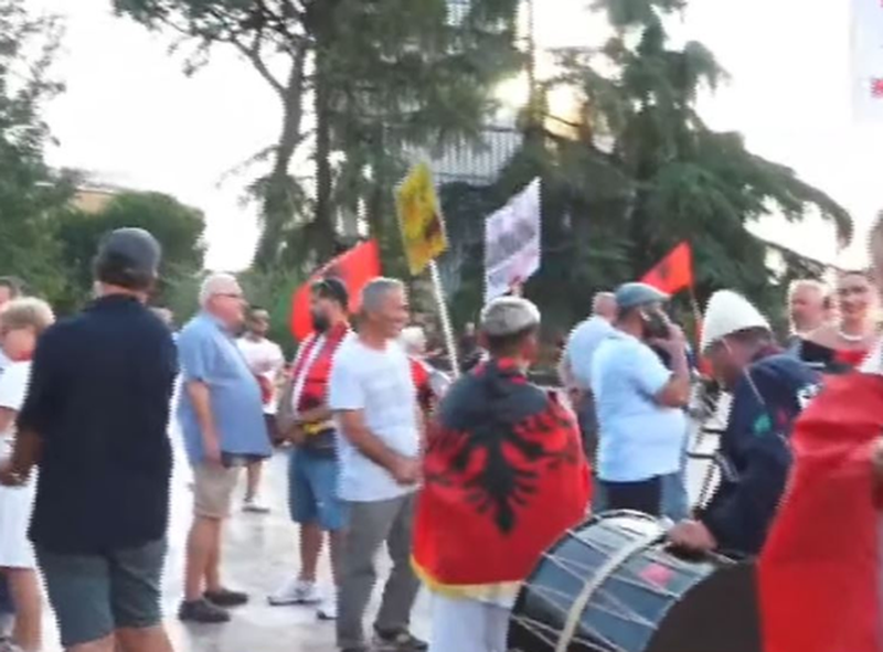 Dita e 24 e protest&euml;s, k&euml;rkohet dor&euml;heqja e kryeministrit Rama