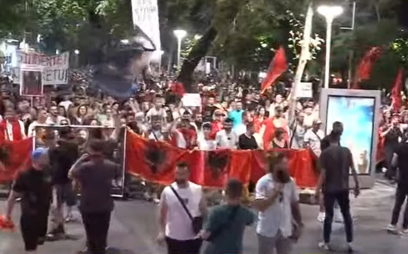 Protesta e 24, qytetar&euml;t k&euml;rkojn&euml; dor&euml;heqjen e