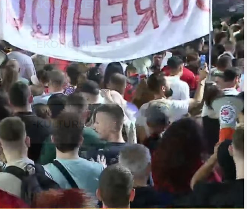 Vijon marshimi i protestuesve n&euml; Tiran&euml;: Rama jep dor&euml;heqjen, nuk