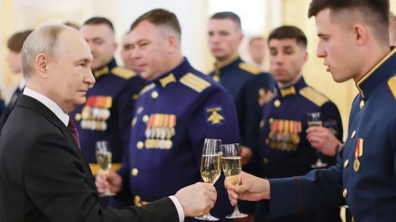 Putin: NATO po p&euml;rgatitet p&euml;r luft&euml;