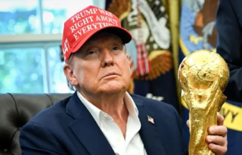 Trump do t&euml; dor&euml;zoj&euml; trofeun e Kup&euml;s s&euml; Bot&euml;s