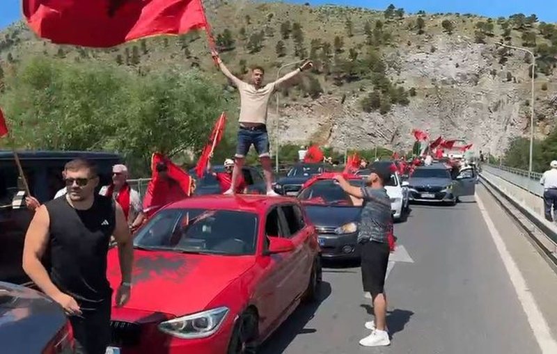 Qeveria gjobiti makinat e diaspor&euml;s q&euml; mor&euml;n pjes&euml; n&euml;