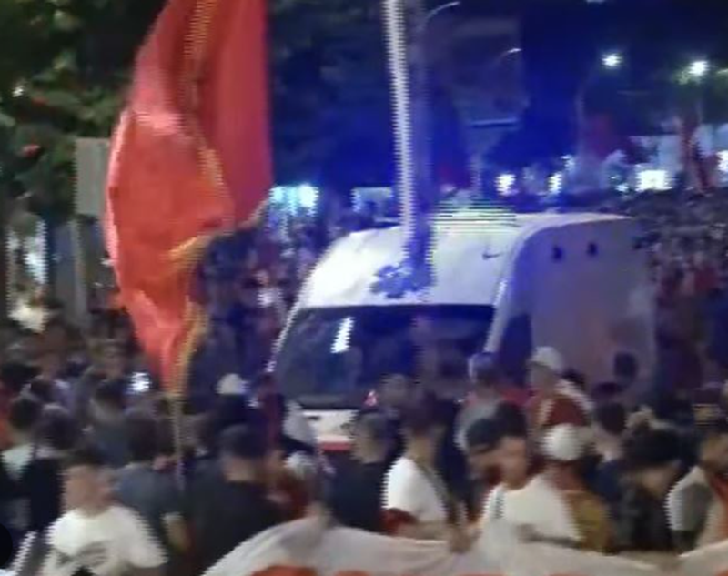 Protestuesit tjet&euml;r leksion qytetarie! Masa kilometrike e qytetar&euml;ve i