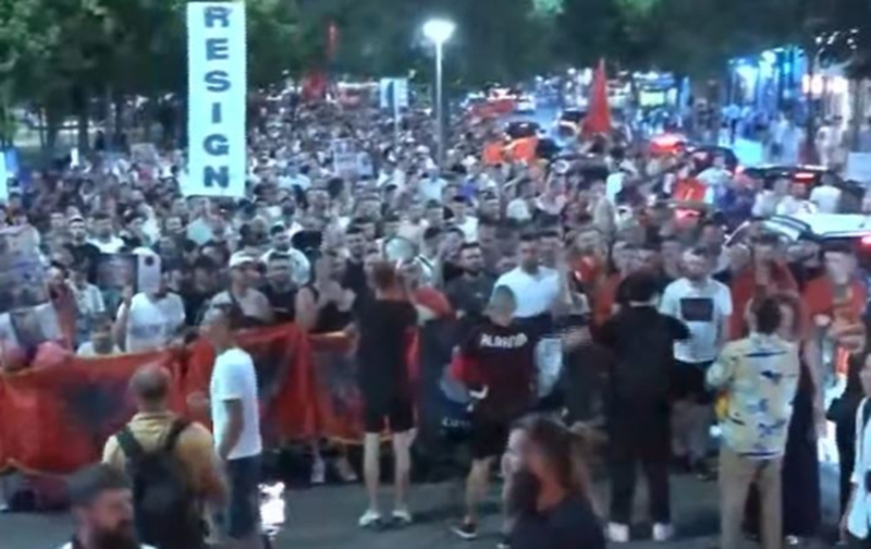 Protesta e 26-t&euml;/ Vijon marshimi n&euml; kryeqytet, protestuesit