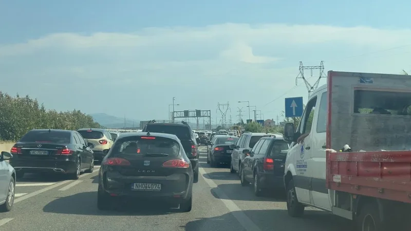 Rikthehen radh&euml;t kilometrike n&euml; aksin komb&euml;tar