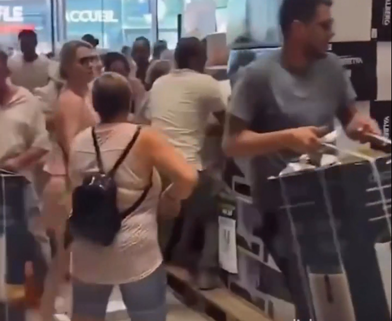 VIDEO/ Temperaturat ekstreme, njer&euml;zit p&euml;rleshen p&euml;r nj&euml;