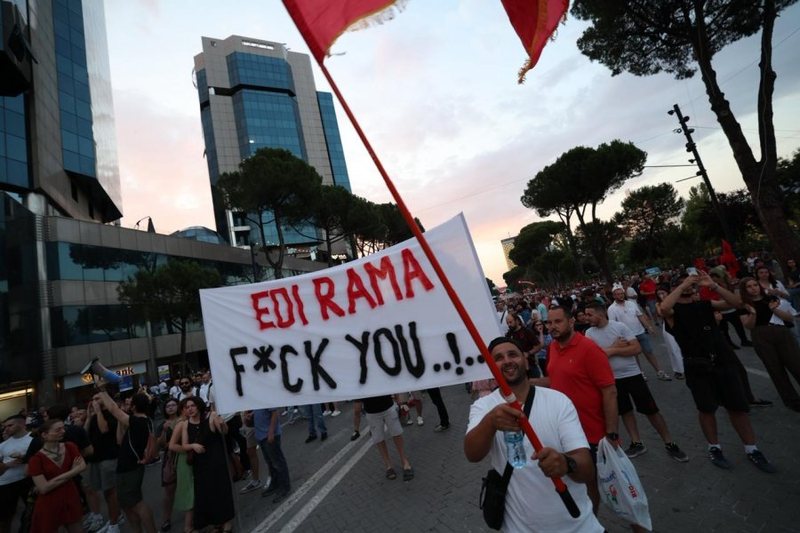 Fred Abrahams: Protestat po shembin fasad&euml;n europiane t&euml; Edi