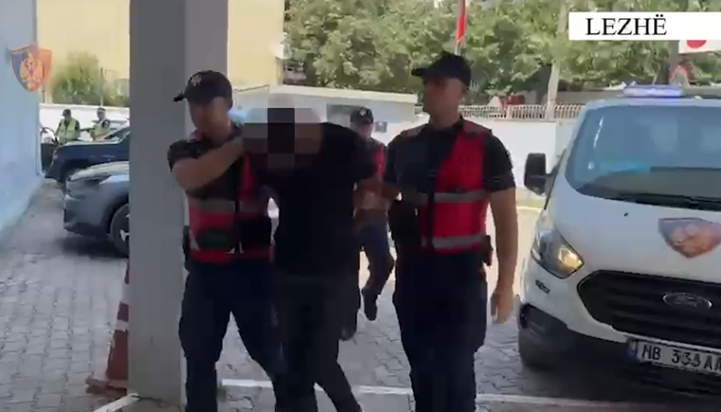 E r&euml;nd&euml; n&euml; Lezh&euml;/ Godet vjehrr&euml;n me makin&euml;