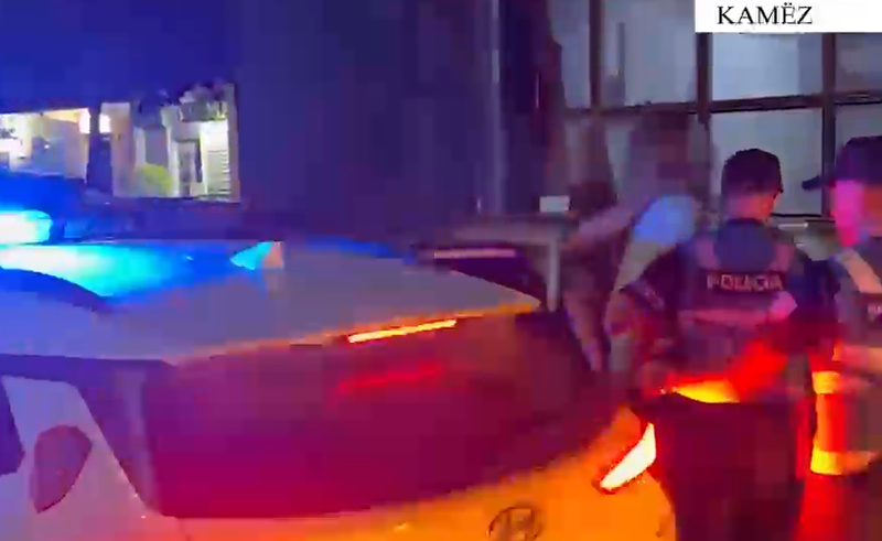 EMRI/ Pas sherrit p&euml;r celularin, q&euml;lloi me automatik servisin. Detaje