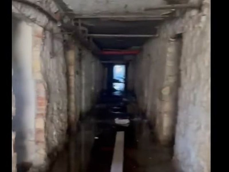 VIDEO/ Korreshi denoncon skandalin n&euml; spitalin e Lushnjes: Dyshemeja e