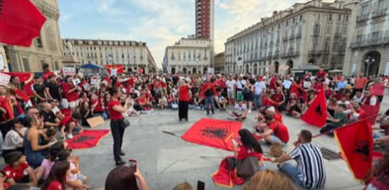 Shqiptar&euml;t nj&euml; muaj protesta! Revolt&euml;s i bashkohet edhe diaspora