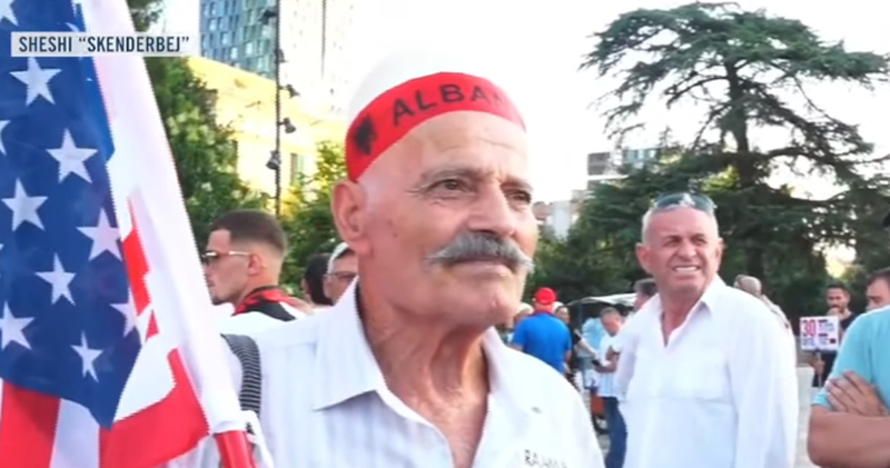 &ldquo;Shqiptar&euml;t jan&euml; proamerikan&euml;!&rdquo;- Protesta e