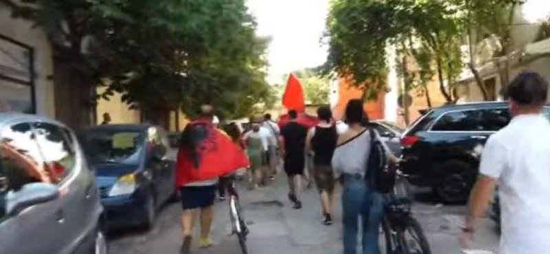 &ldquo;Arrestoni Ram&euml;n&rdquo;/ T&euml; rinjt&euml; marshojn&euml; n&euml;